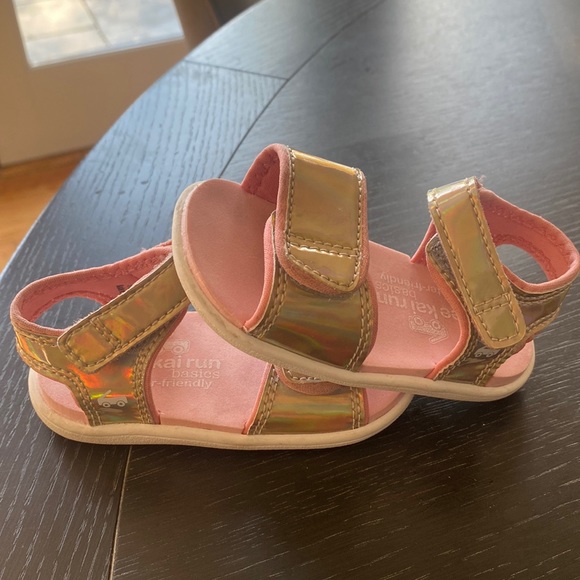See Kai Run Gold Metallic Adjustable Toddler Girl Sandals Size 5 - Picture 7 of 8
